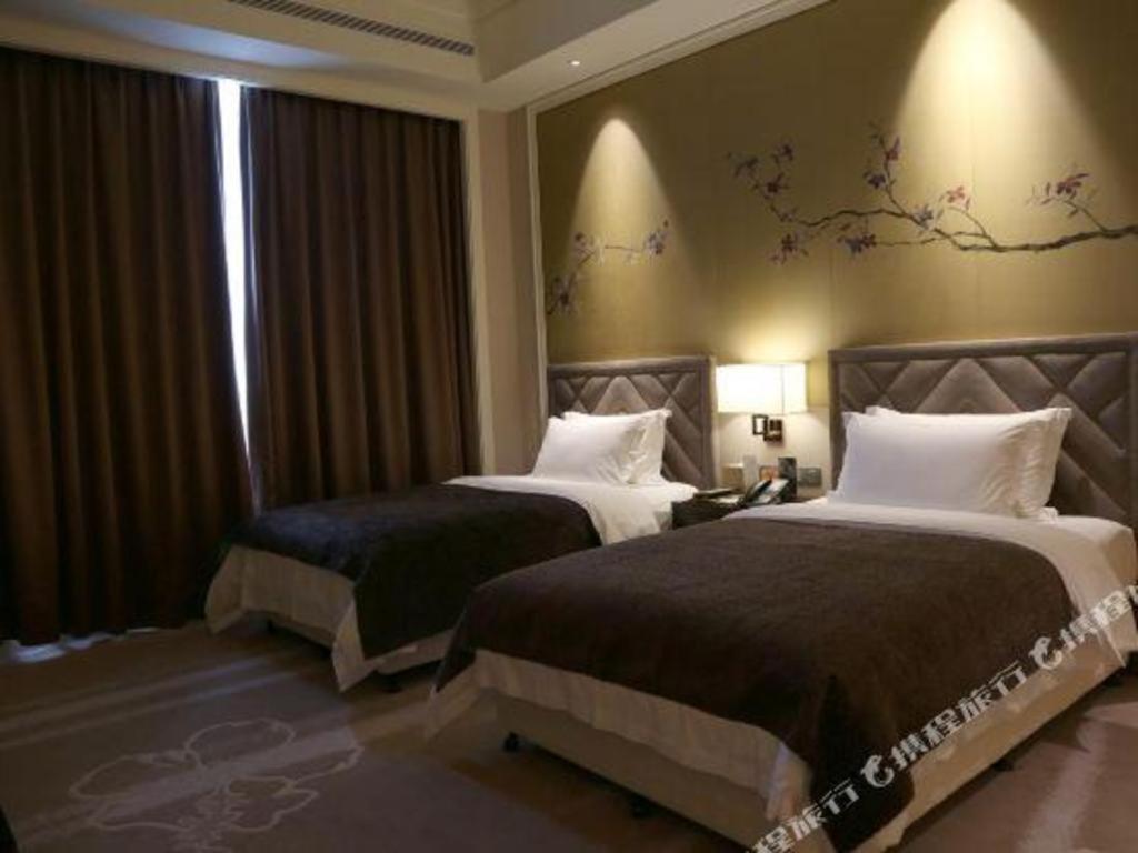 Ming Du Lakeside Hotel Нанинг Екстериор снимка